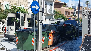 San Benedetto del Tronto -  Paura in via Trento: esplode un furgone, coinvolte anche due auto parcheggiate